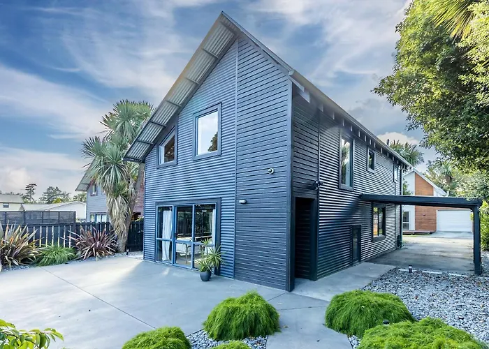 Little Black Chalet Methven