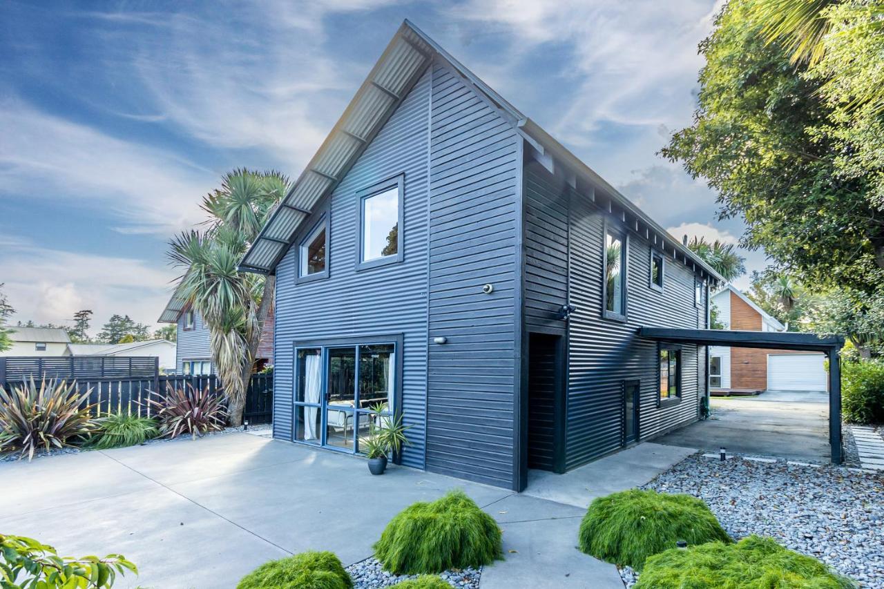 Little Black Chalet Methven