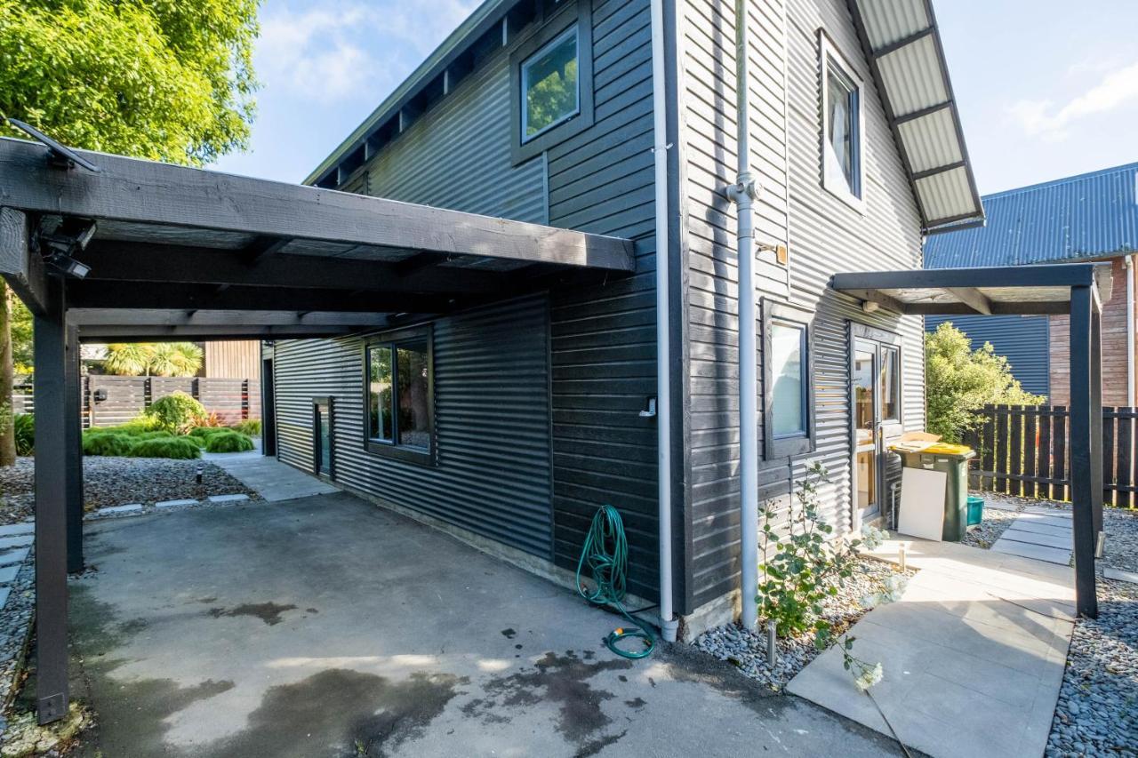 Chalet Little Black